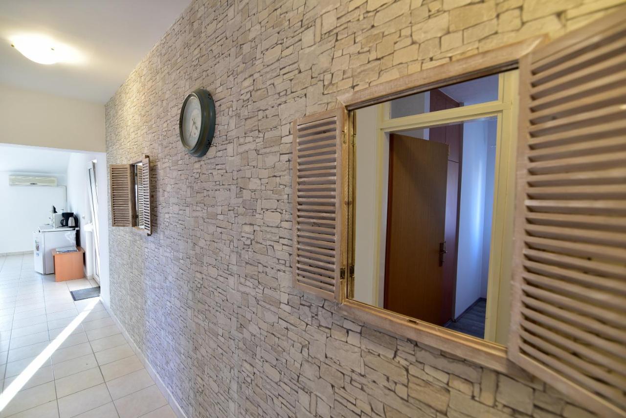 Apartmani Luna Vir Exterior foto